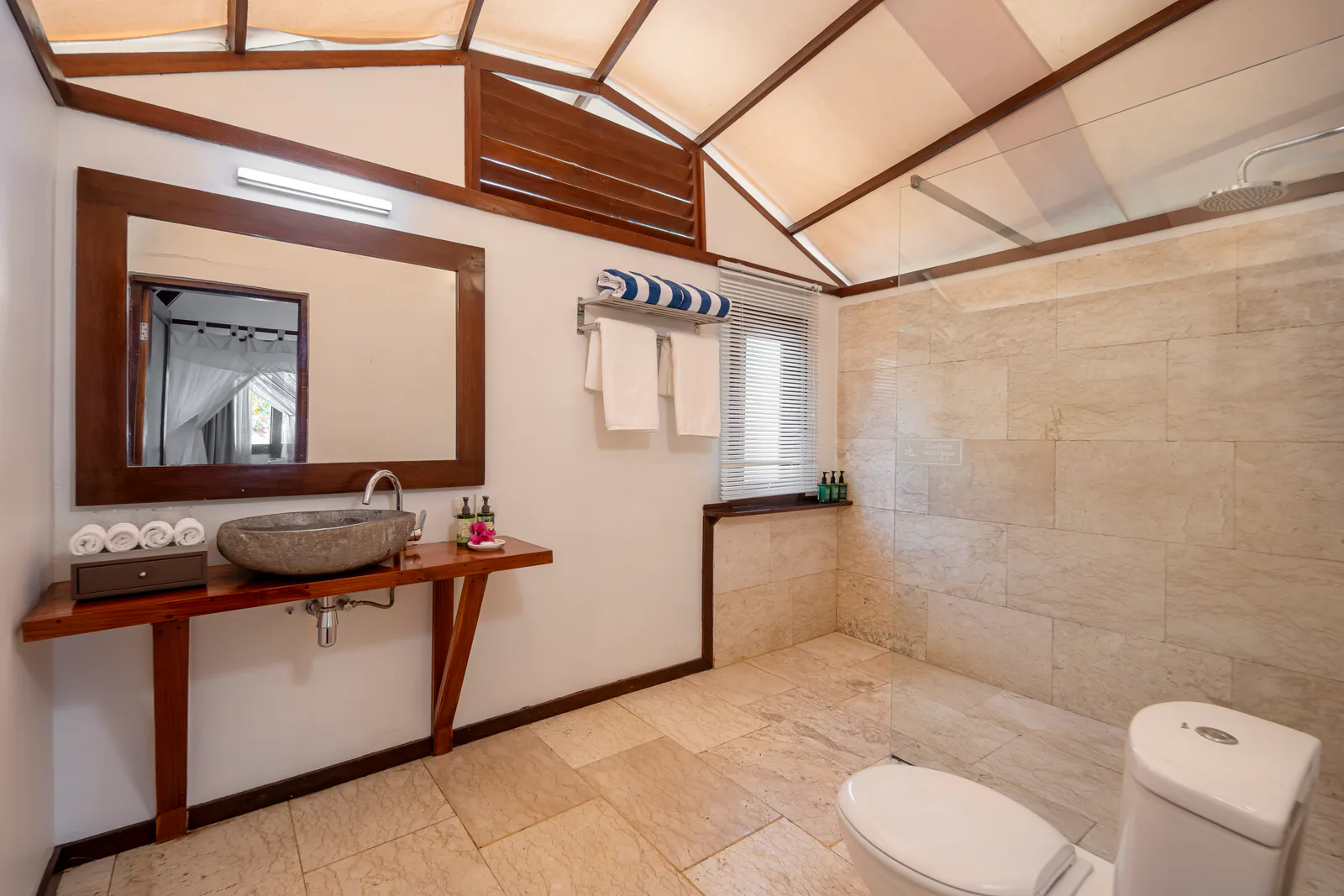 Deluxe Family Bungalow 4