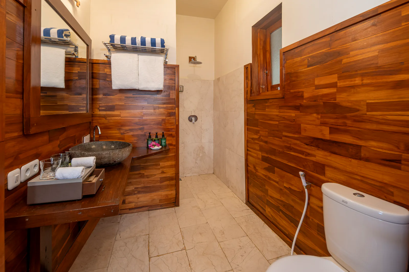 Private Bamboo Bungalow 5