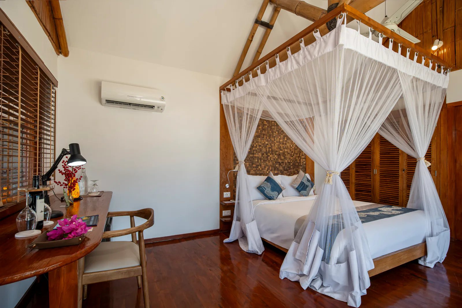Private Bamboo Bungalow 4