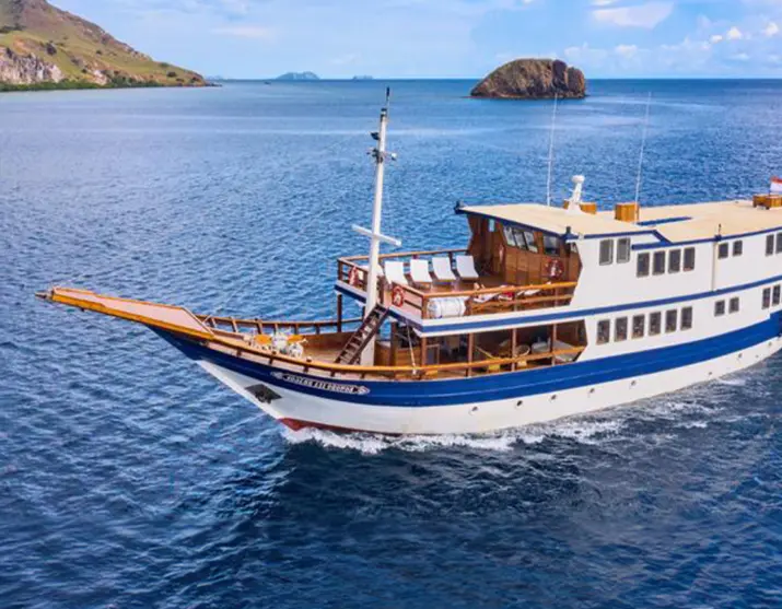 Komodo Boat Tour