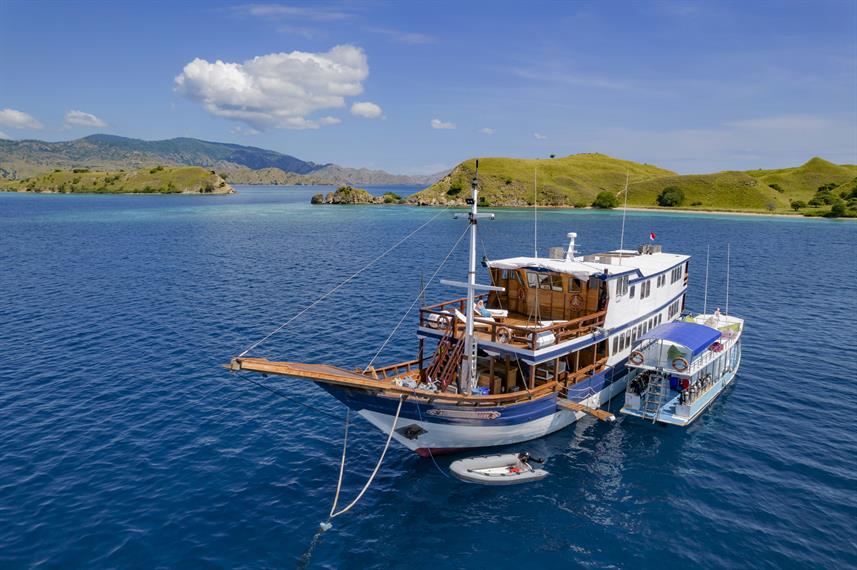 Komodo Sea Dragon liveaboard vessel